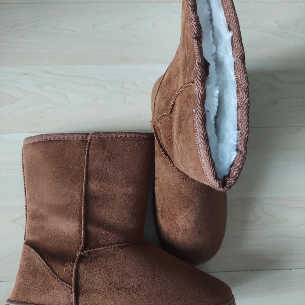 DAWGS microfiber boots. Color Brown. Size 7. Padded with memory foam. - Picture 4 of 9